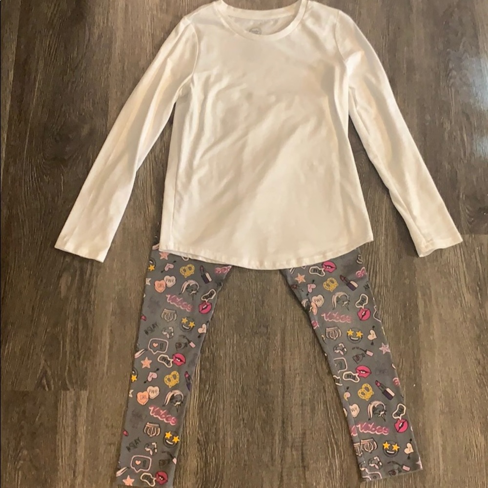 Two piece unicorns and lipstick set.